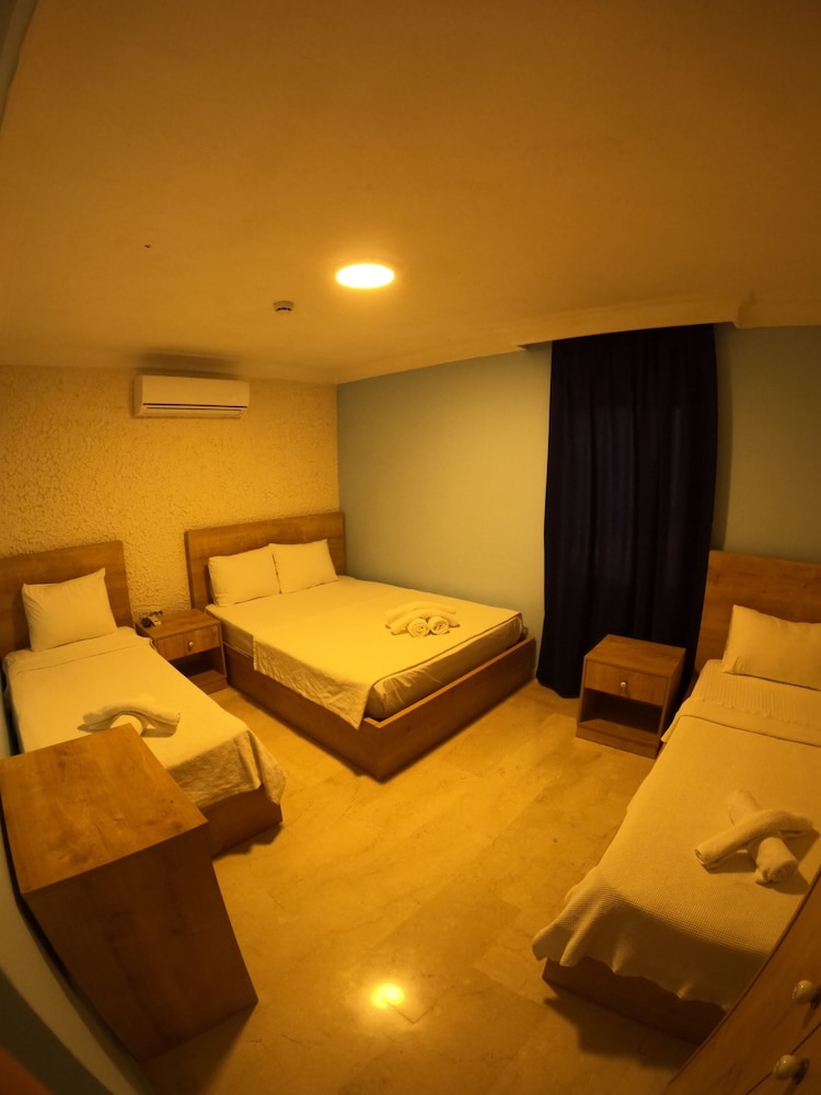 Ados Hotel 35/56