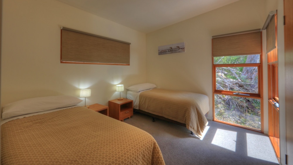 Stewarts Bay Lodge 22/65