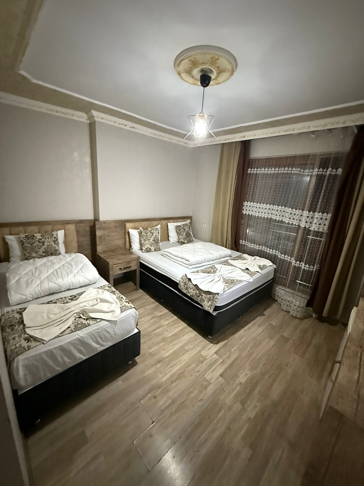 غرفة عائلية بسرير كينج وسرير فردي بإطلالة على الحديقة، Ozgur Hotel 2/10