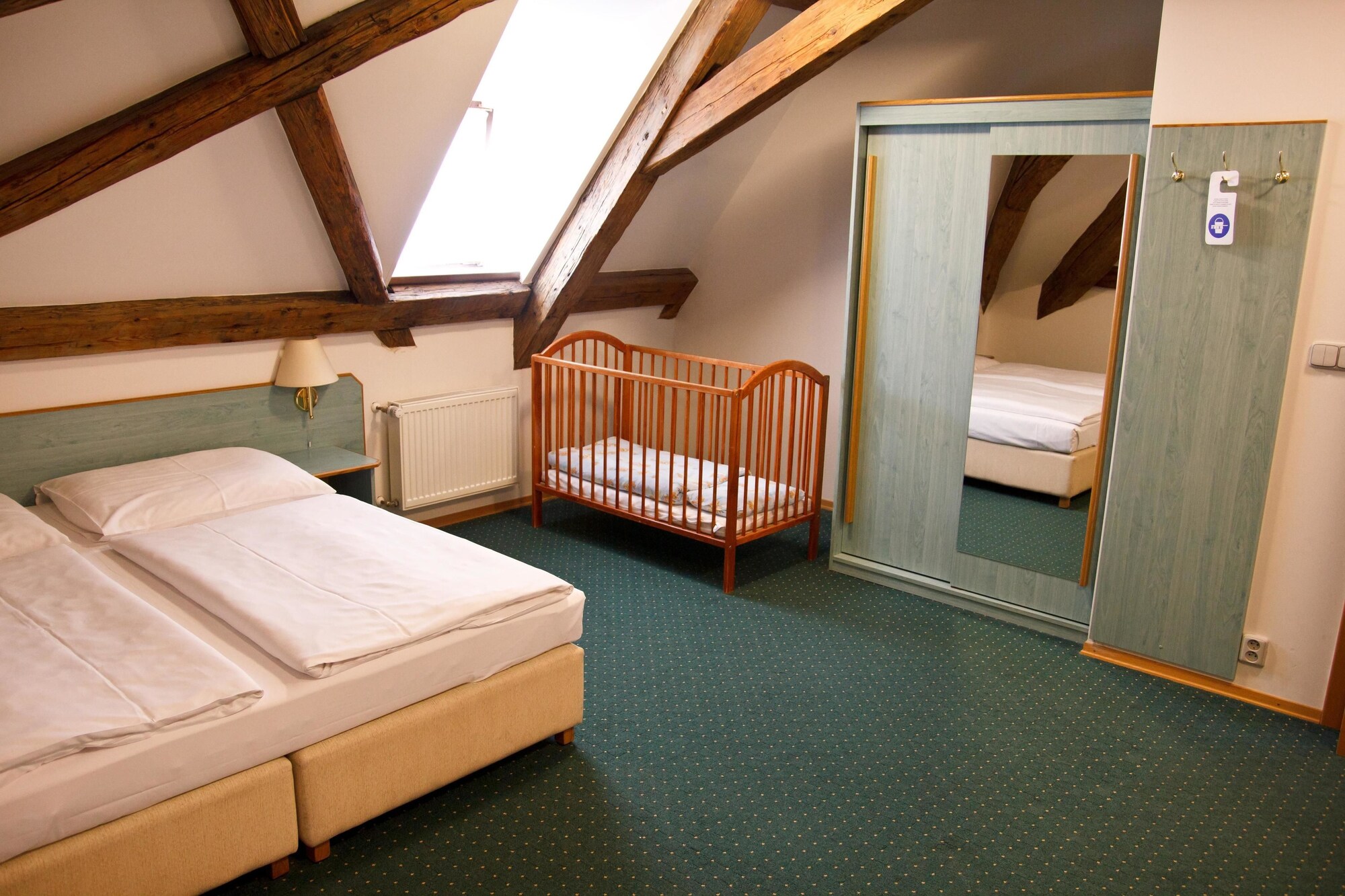 ROOM, TRIPLE