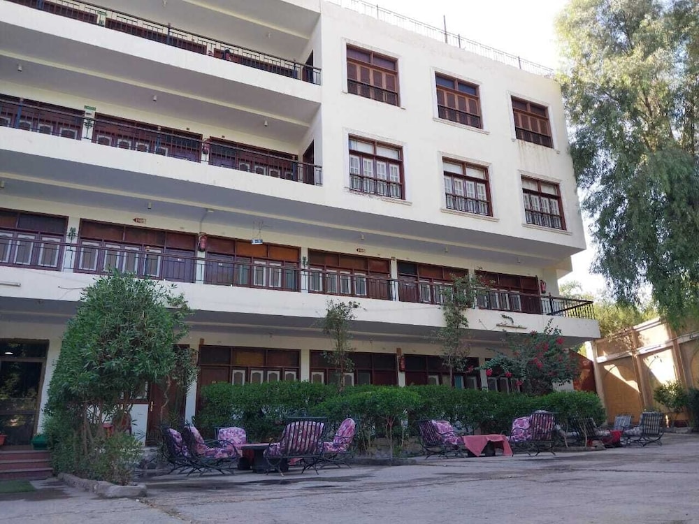 Rezeiky Hotel And Camp Luxor 7/50