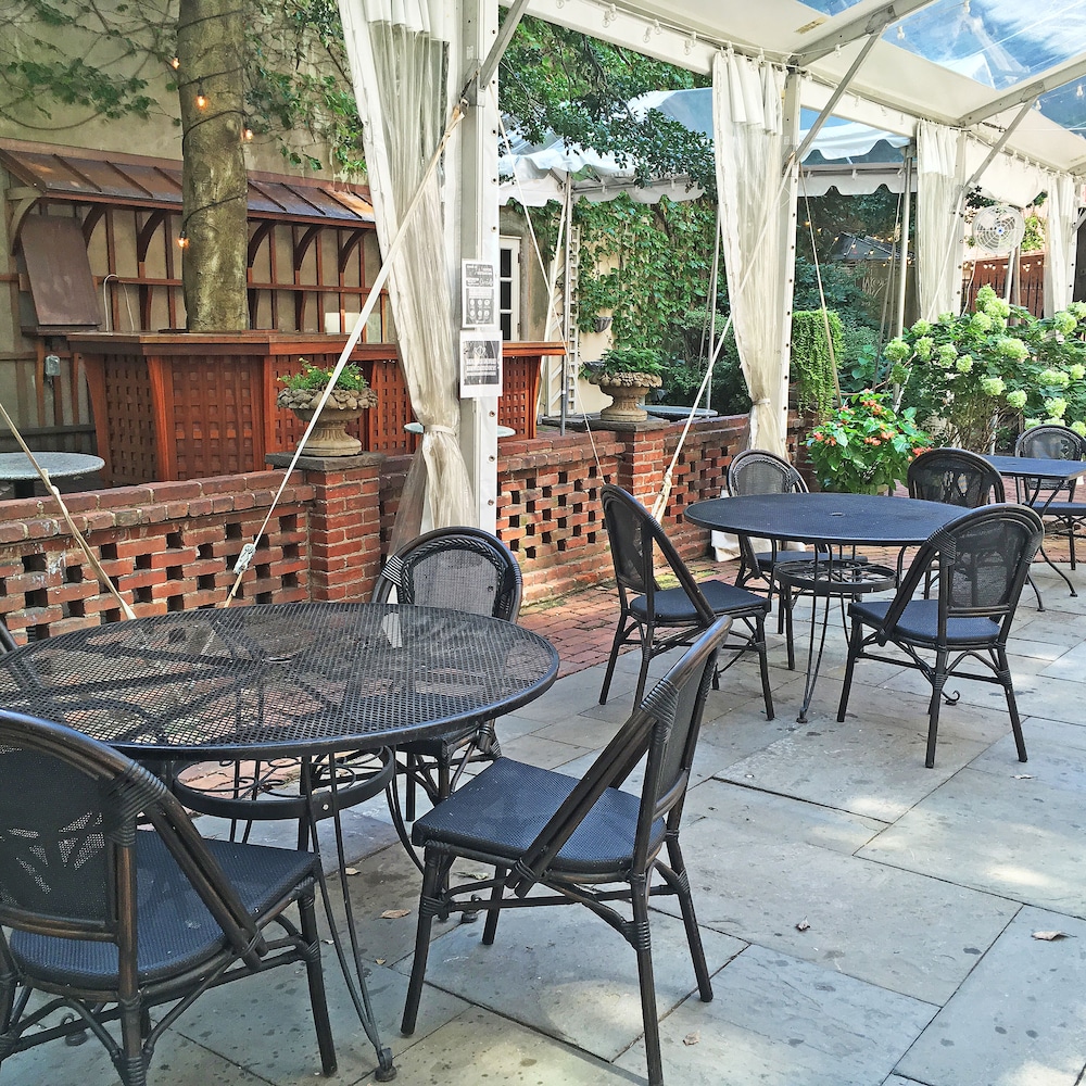 Morris House Hotel 32/50