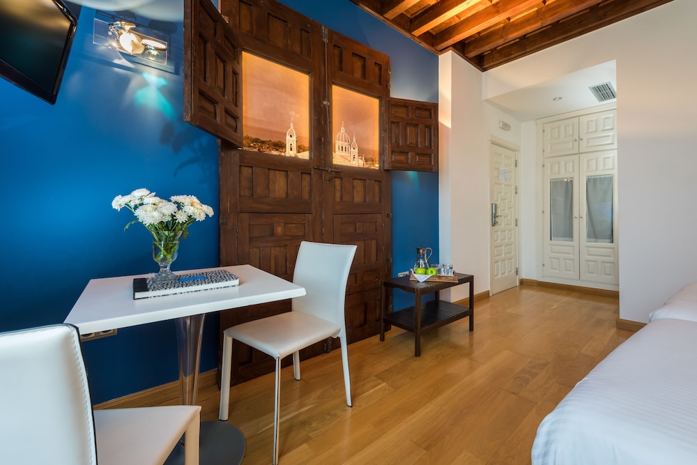 Gar Anat Hotel Boutique 68/81