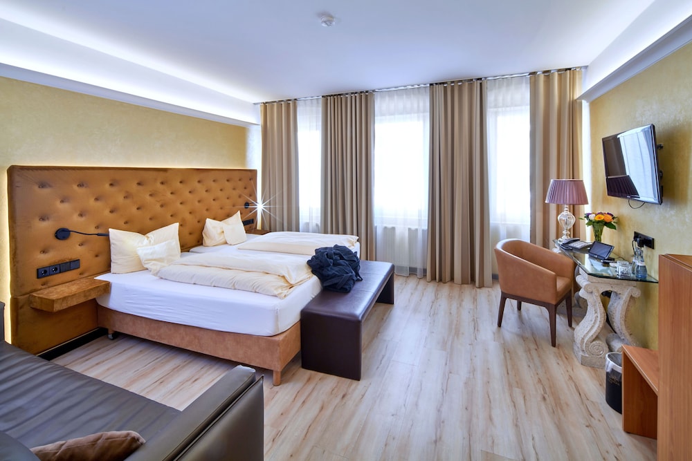 Comfort, 1 Double and 2 Bunk Beds، HOTEL HEIDELBERGER HOF 5/10