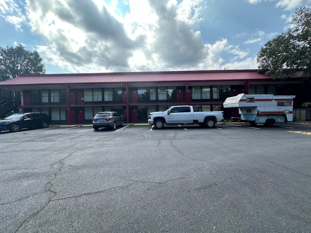 Hotel Red Rose by Townhouse Covington I-64 in COVINGTON - VA