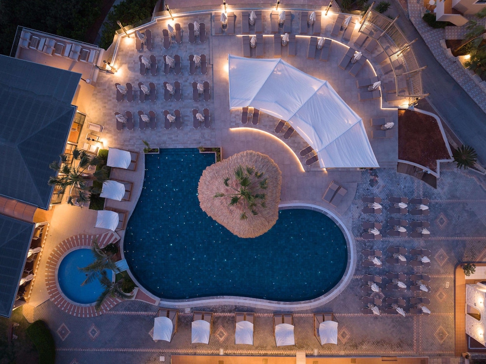 Asterias Village Resort 88/89