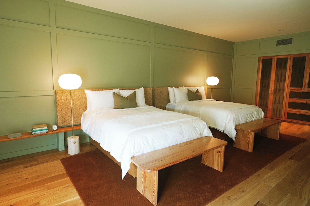 Albert Hotel 13/45
