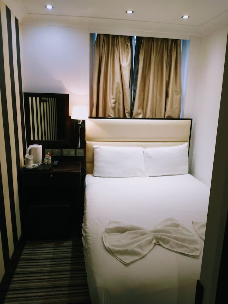ROOM, DOUBLE BED
