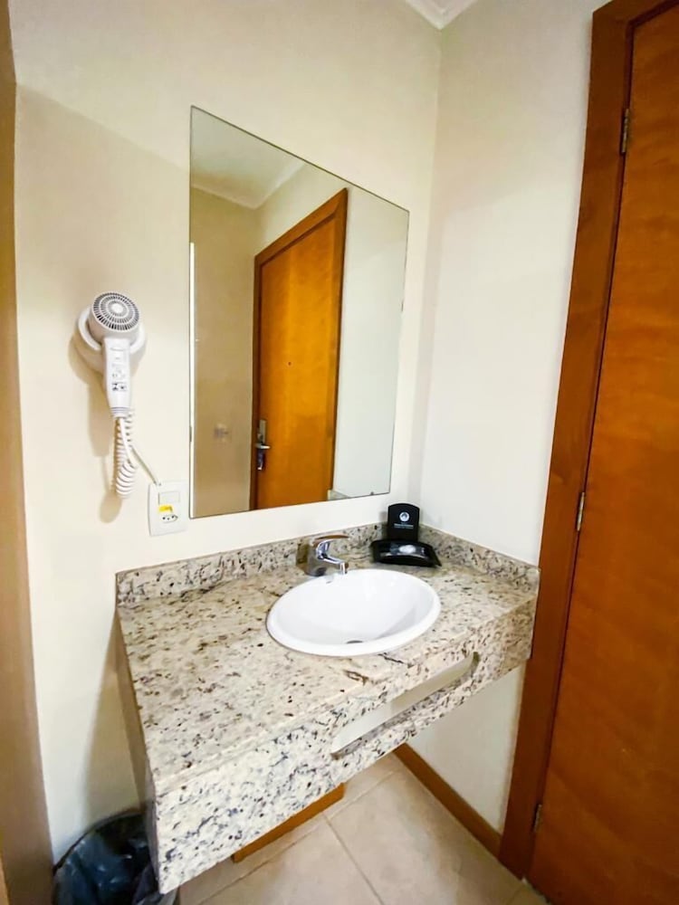 Hotel Rainha dos Apostolos 44/46