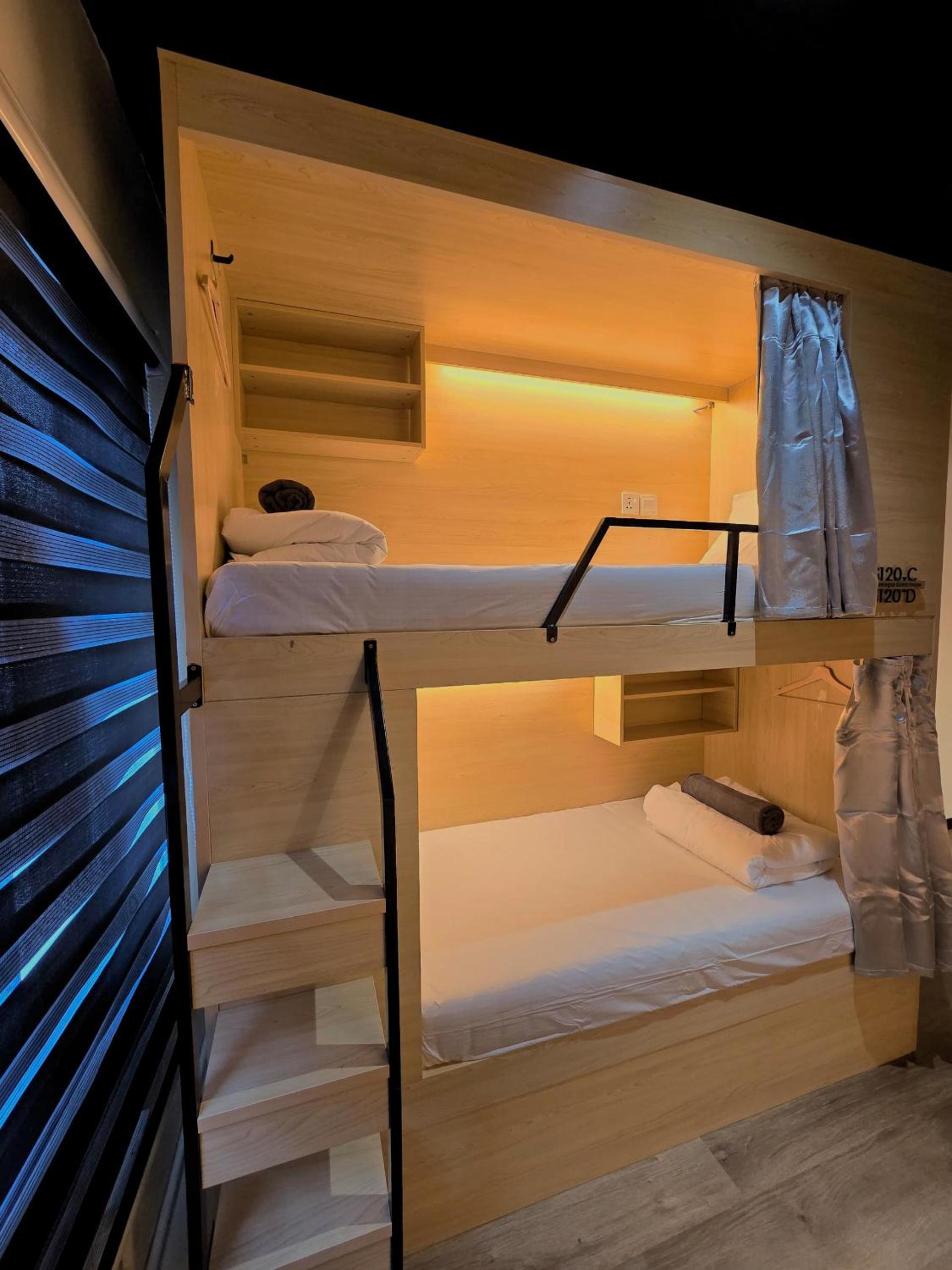 Female Dorm, Female Only, 6 People, 6 Beds