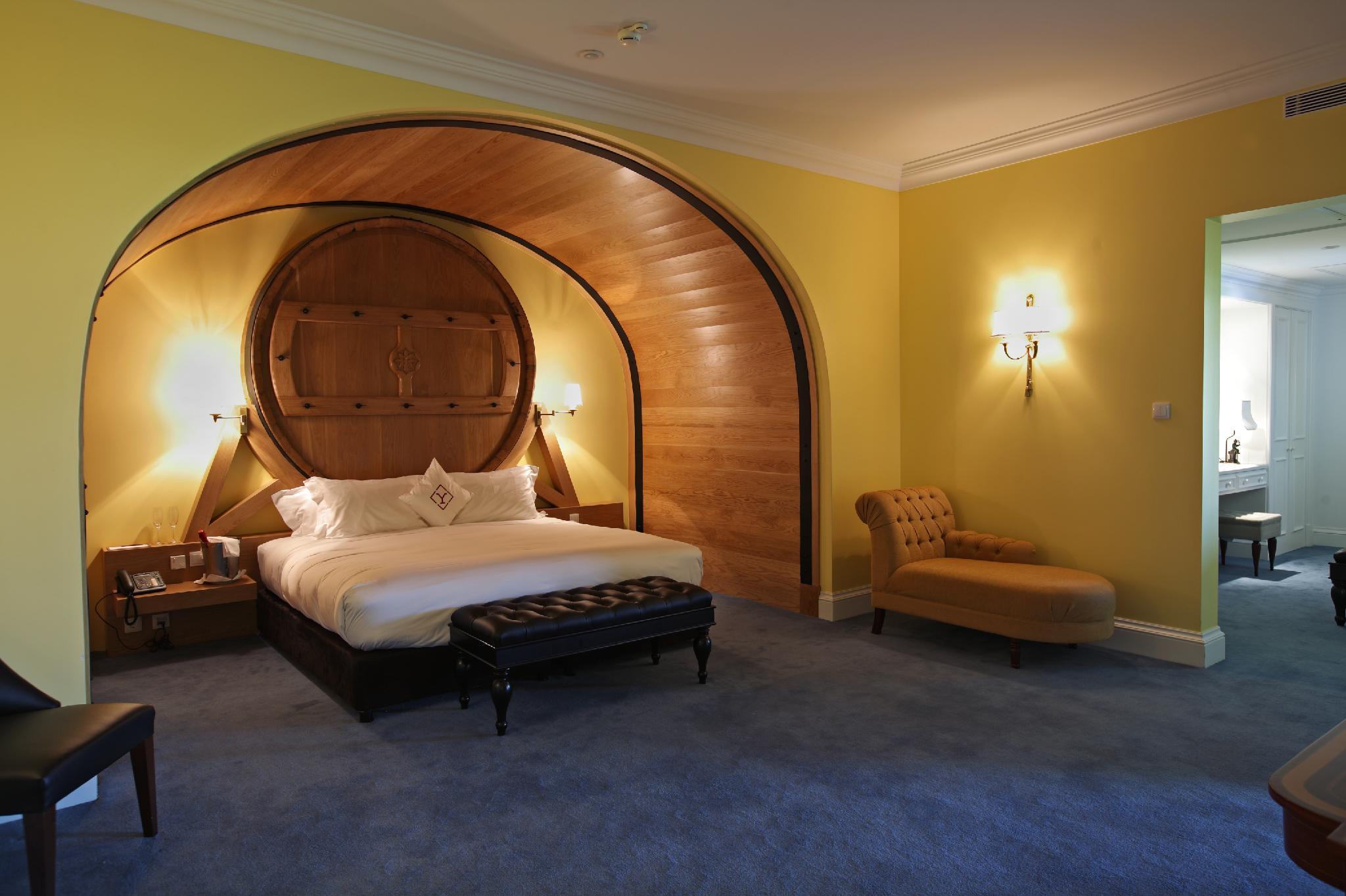 Master, Suite, Garden and City View, Main Building