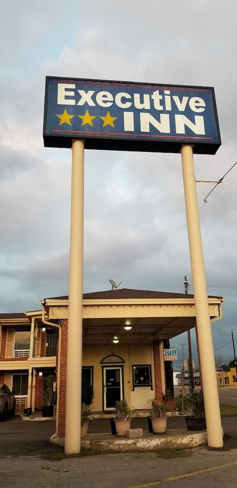 Executive Inn 3/29