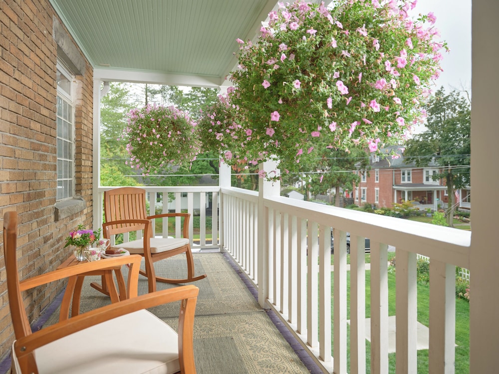 Mooreland Garden Inn 30/33