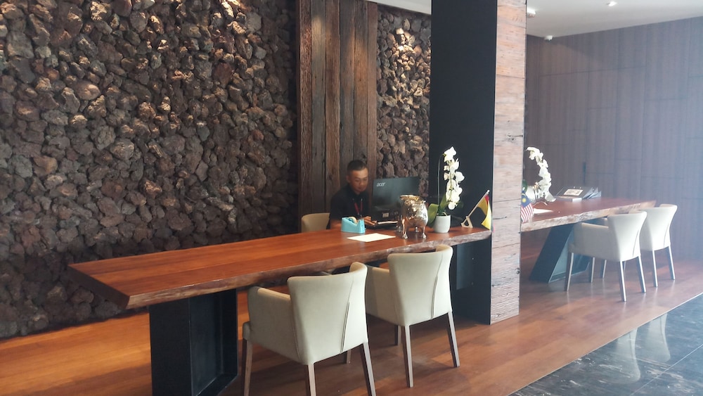 Roxy Hotel Padungan 17/31