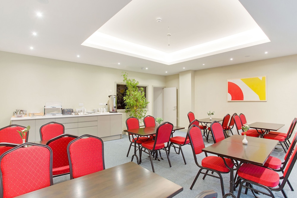 Civic Guest House 15/24
