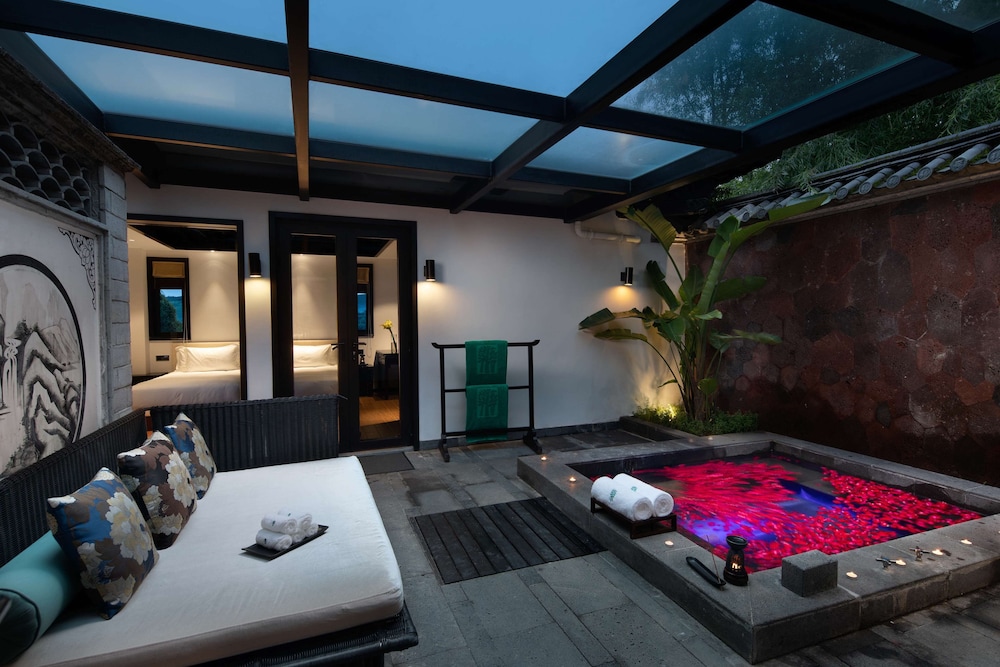 Banyan Tree Tengchong 45/81