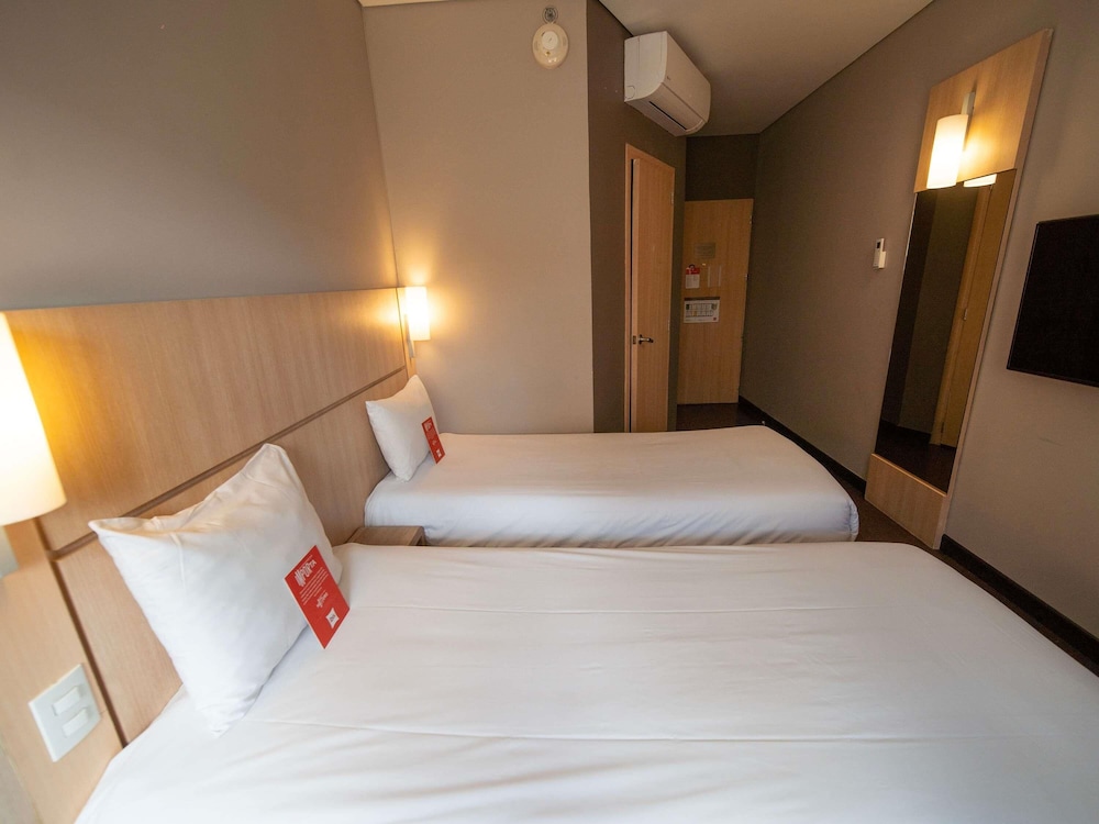 Ibis Medellin 27/67