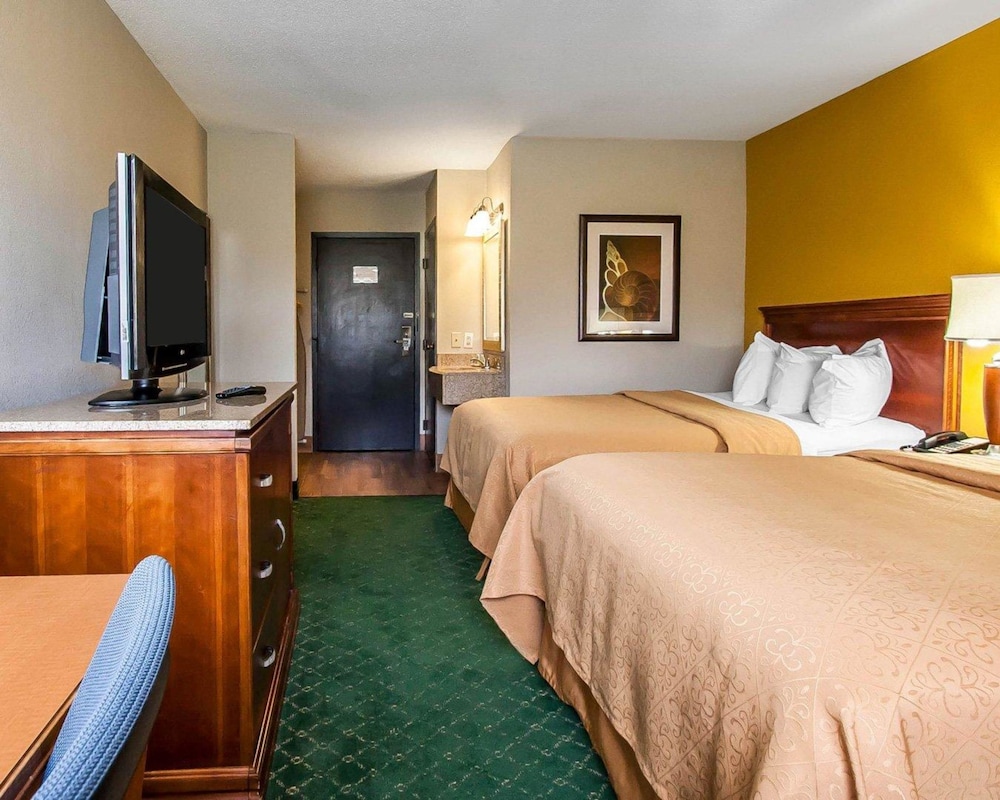 غرفة قياسية بسريرين مزدوجين، Quality Inn Cairo I-57 2/2