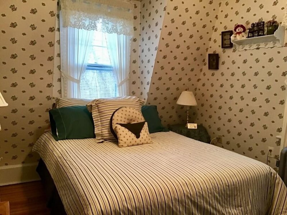 Brookview Manor Inn of the Poconos 11/51