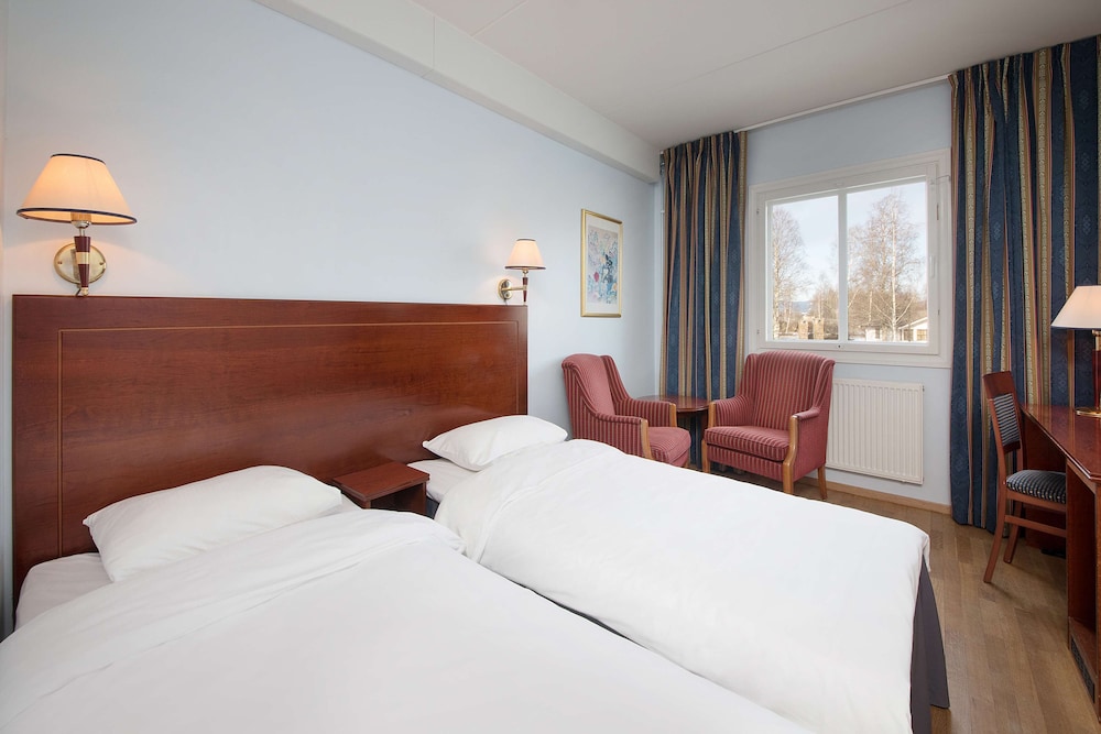 Park Inn By Radisson Oslo Airport Hotel West 5/75