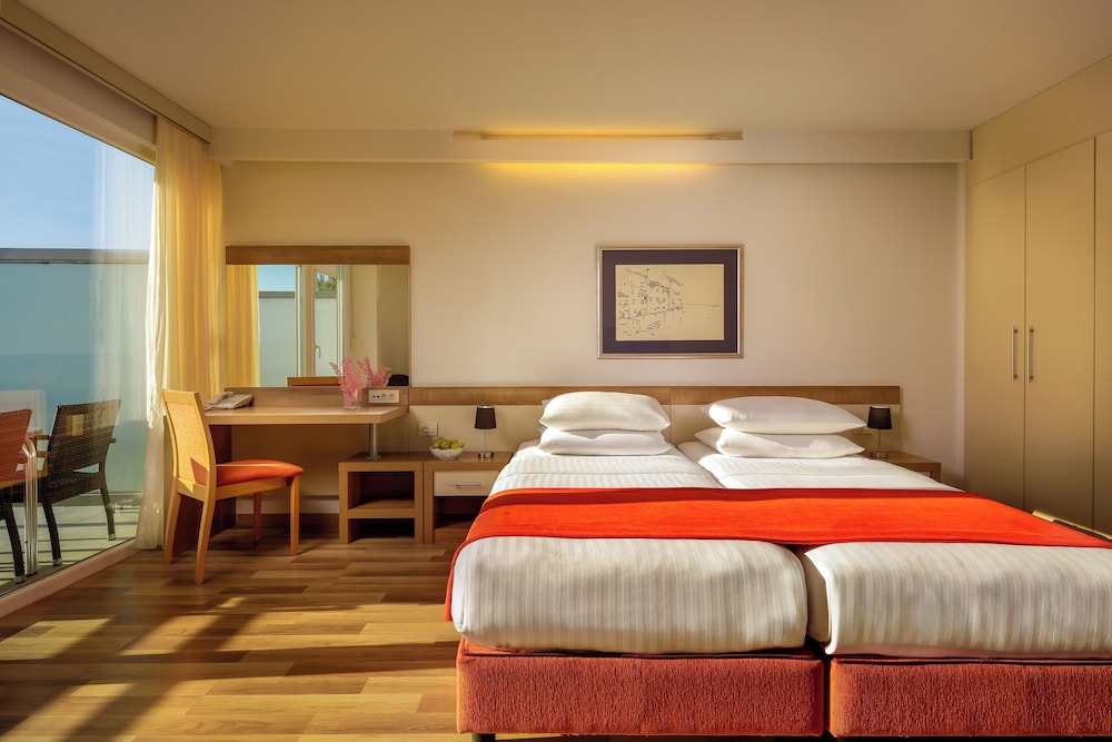 Premium, Twin Beds, Sea Side, Sofa, Balcony