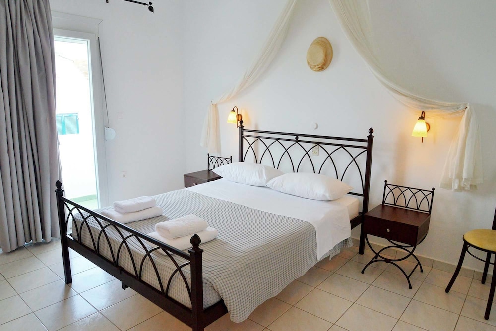 Glaronissia Hotel 6/33