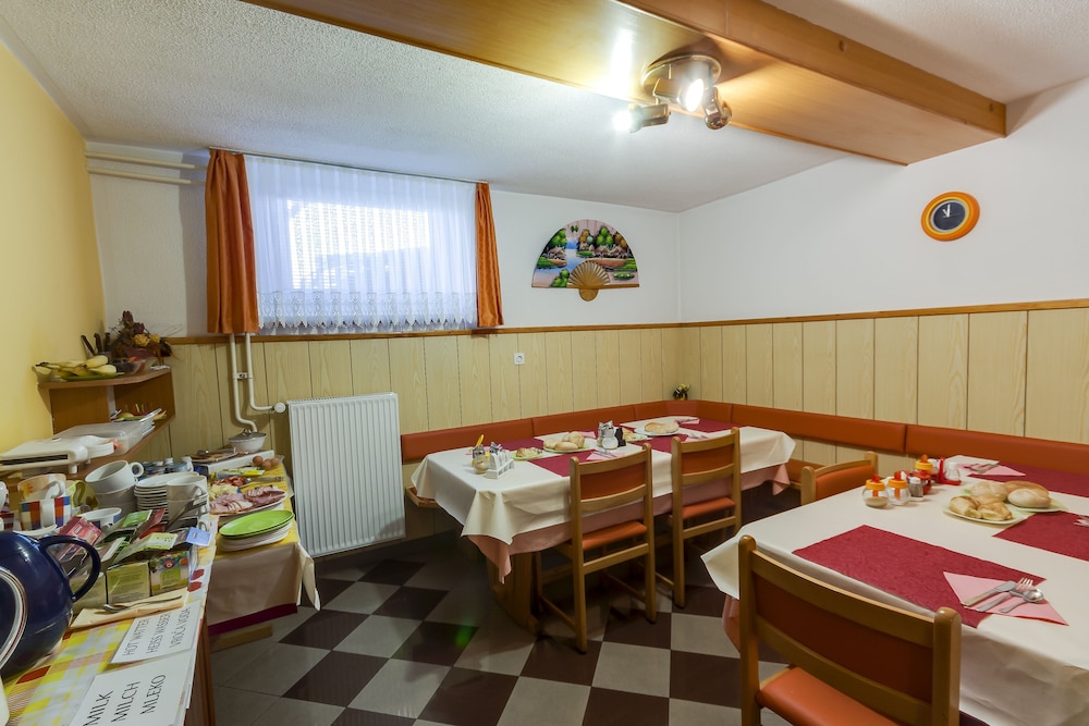 Rooms and Apartments Jana 63/76