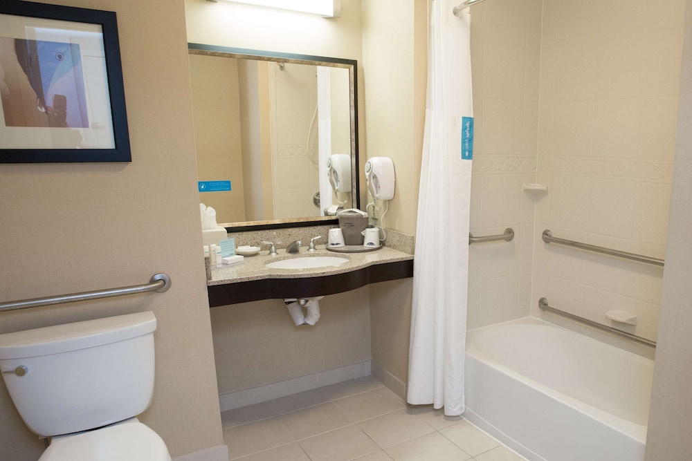 Hampton Inn & Suites Providence Downtown 16/50