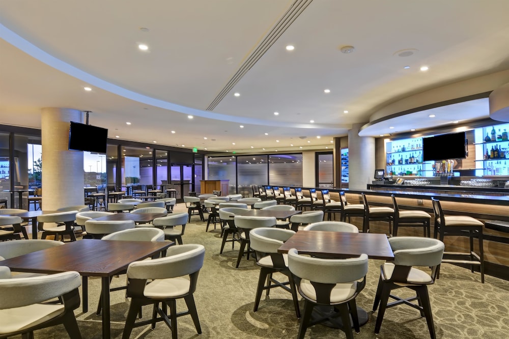 DoubleTree by Hilton Hotel Pleasanton at the Club 44/70