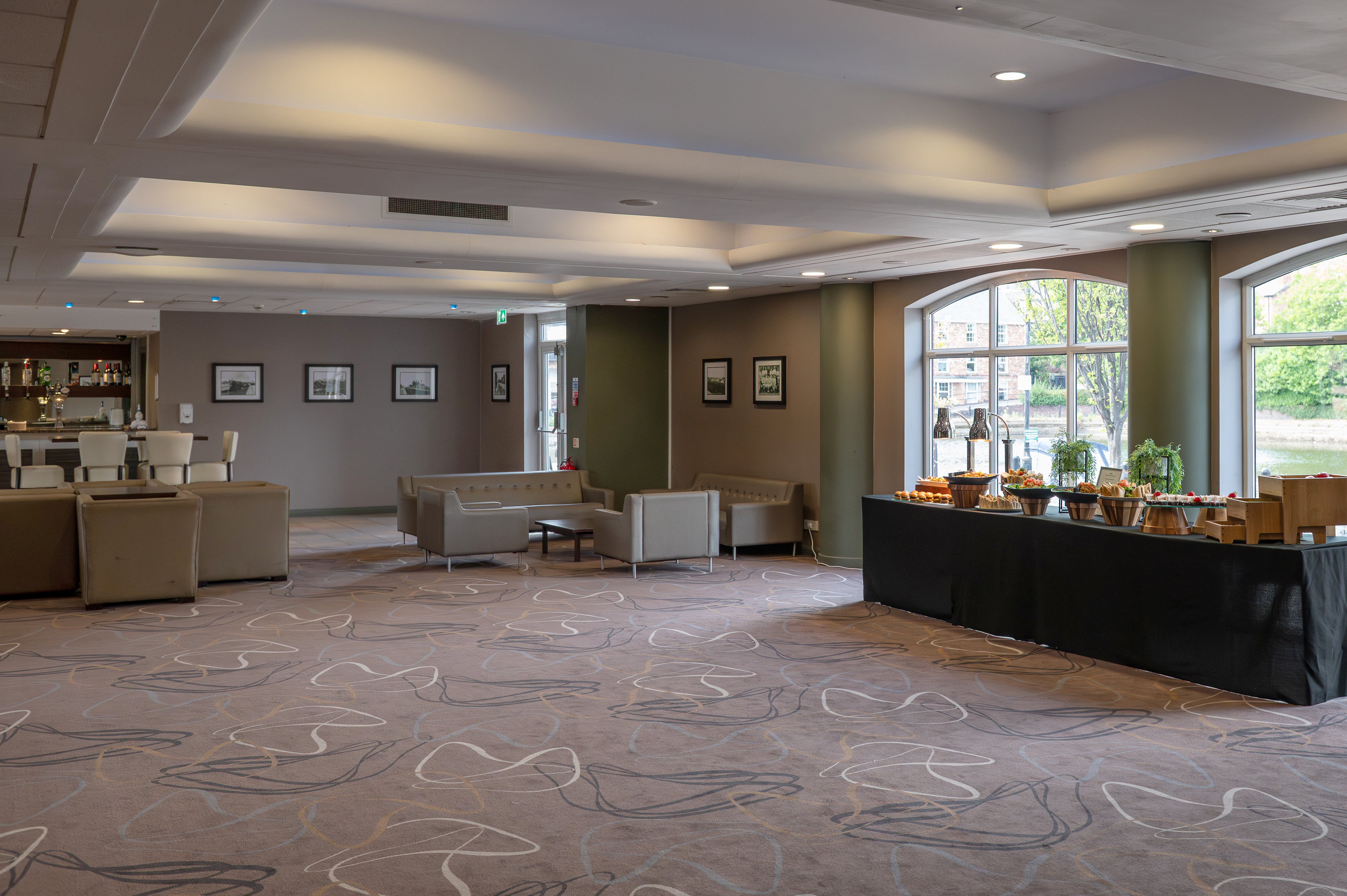 Holiday Inn Ellesmere Port Cheshire Oaks 5/48