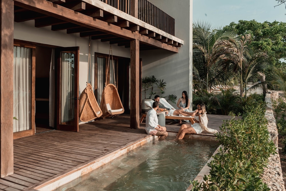 Makani Luxury Wanderlust 39/66