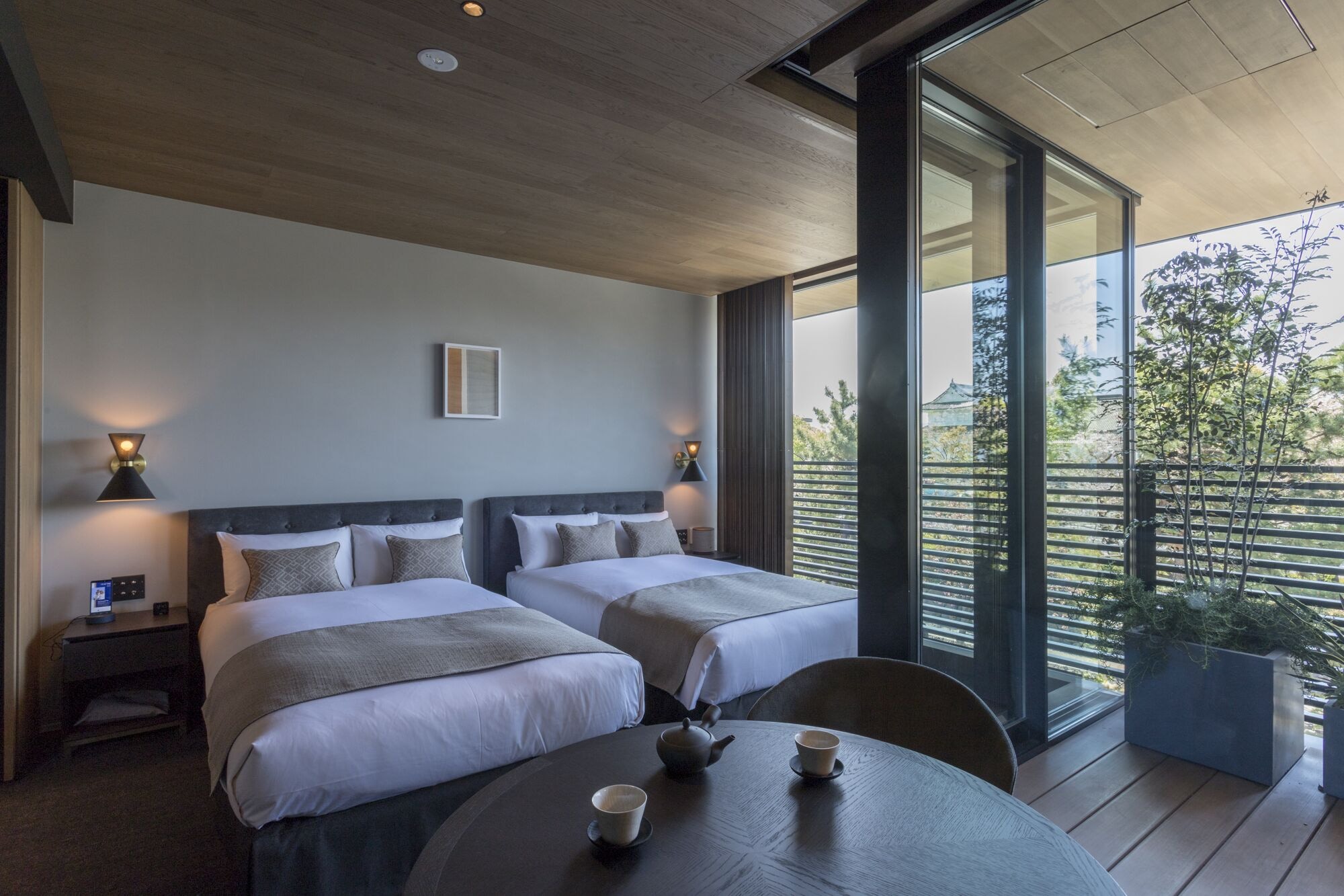 DELUXE, TWIN BEDS