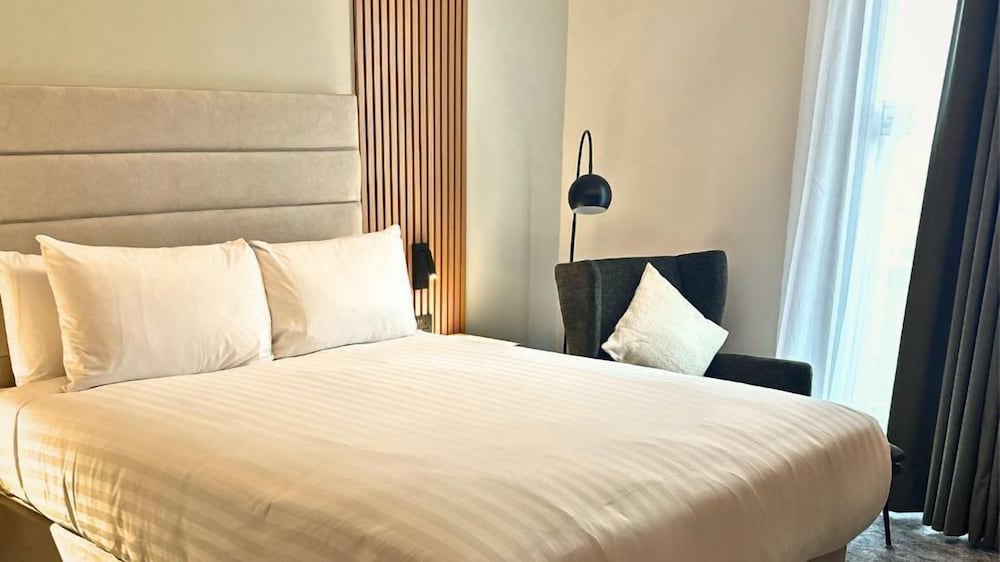 EXECUTIVE, DOUBLE BED