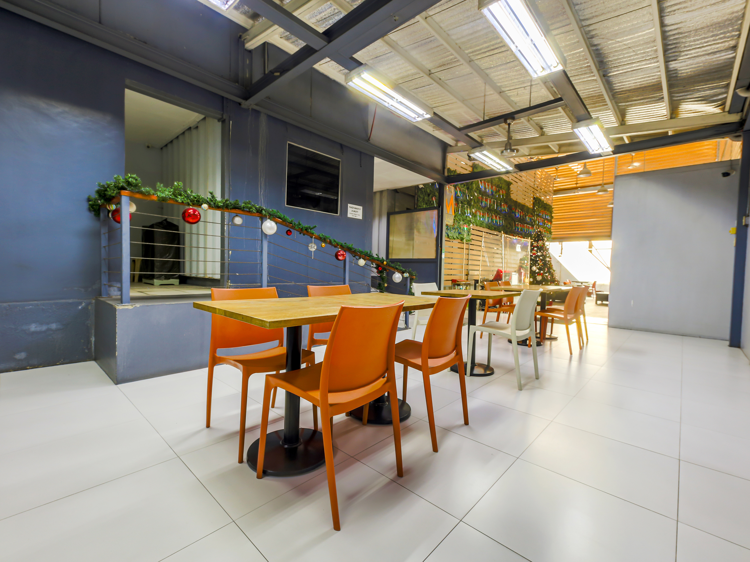 Metro Deluxe Residences 49/50