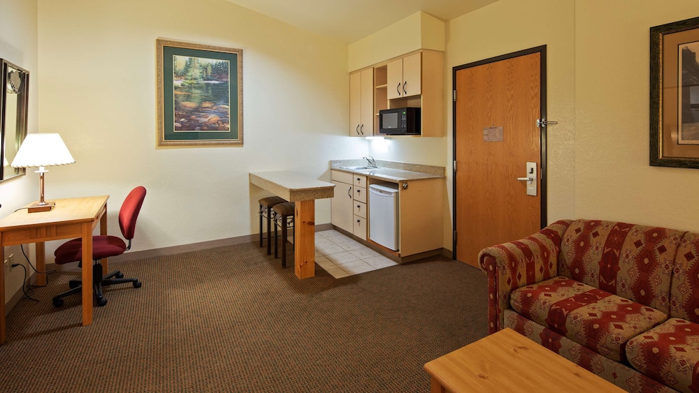 Best Western Golden Spike Inn & Suites 26/33