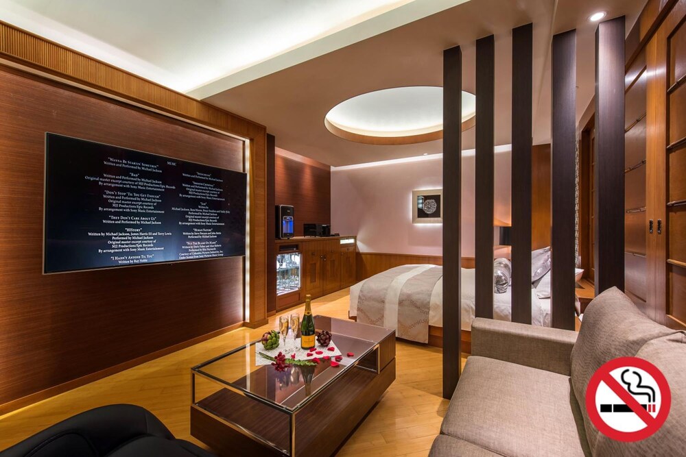 Hotel Dior 7 66/67