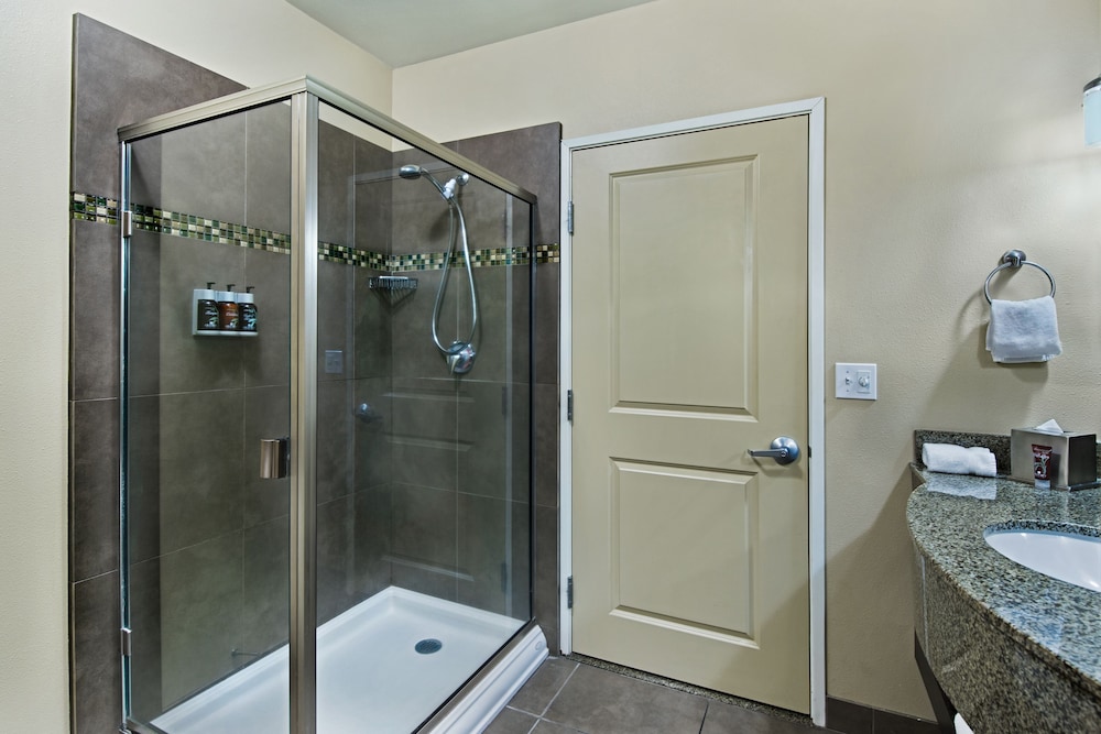 Oxford Suites Silverdale 59/59