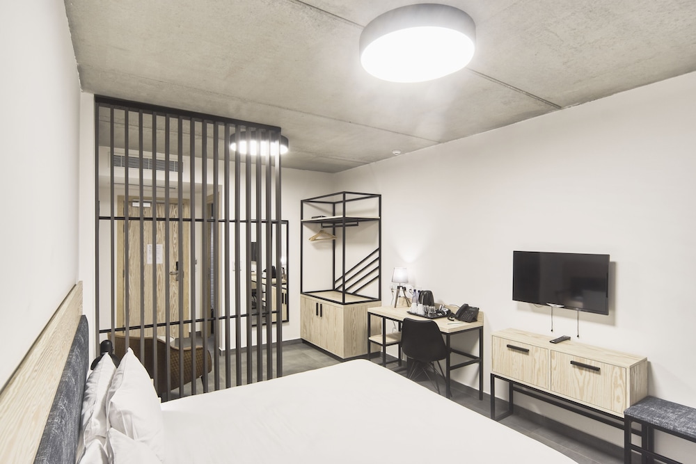 Mr. Todd Hotel 20/68