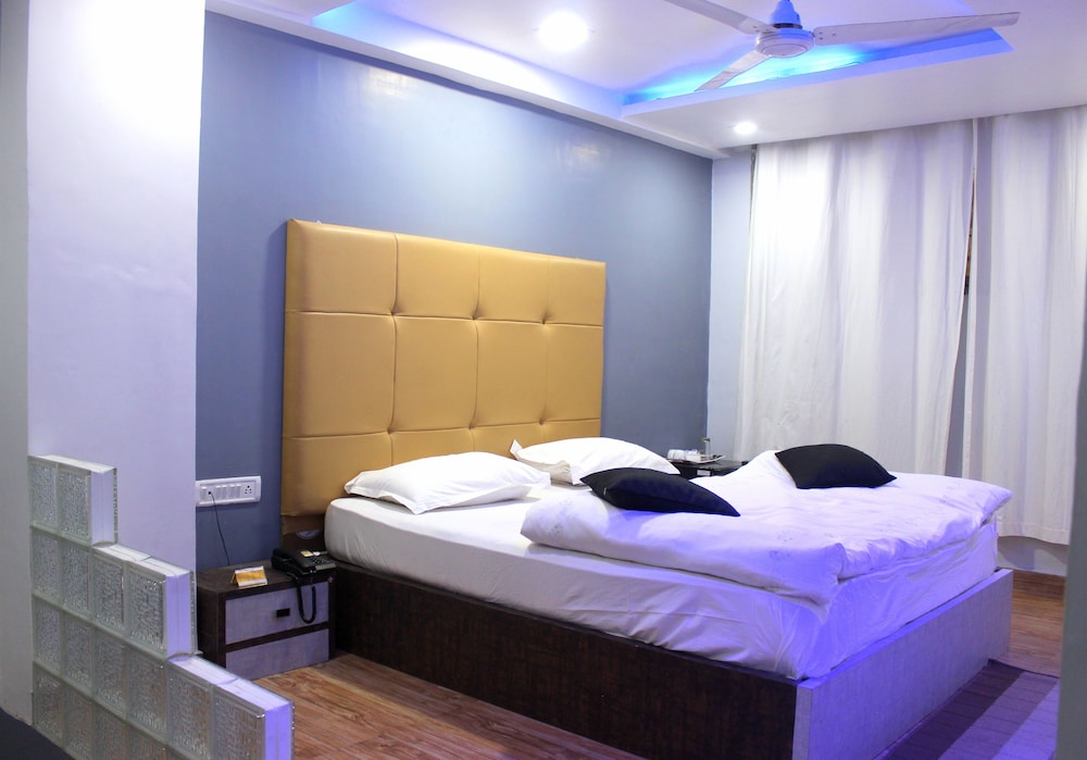 Hotel Toppers Corner Mount Abu 26/67