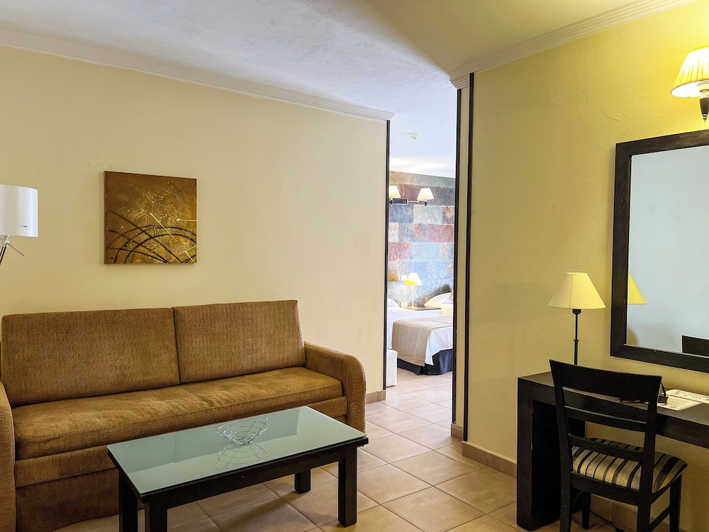 La Aldea Suites Hotel 24/50