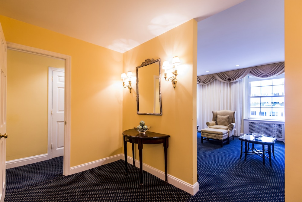 3 WEST CLUB HOTEL 42/62