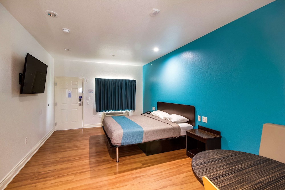 Motel6 Houston, TX - North 37/55