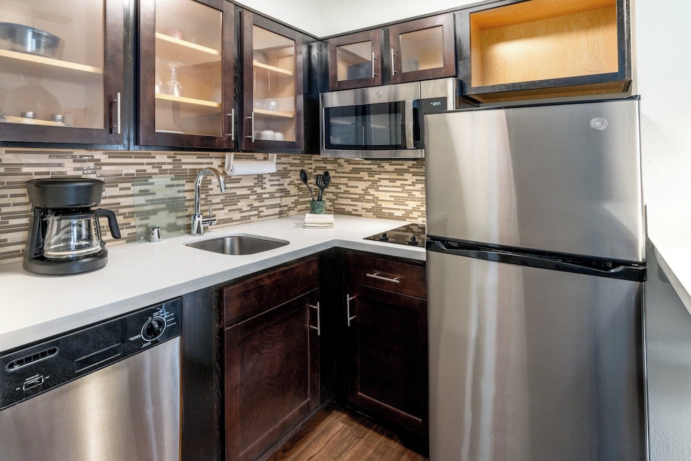 جناح بسرير كوين بغرفة نوم واحدة بمطبخ، Staybridge Suites Co Springs Air Force Academy 6/8
