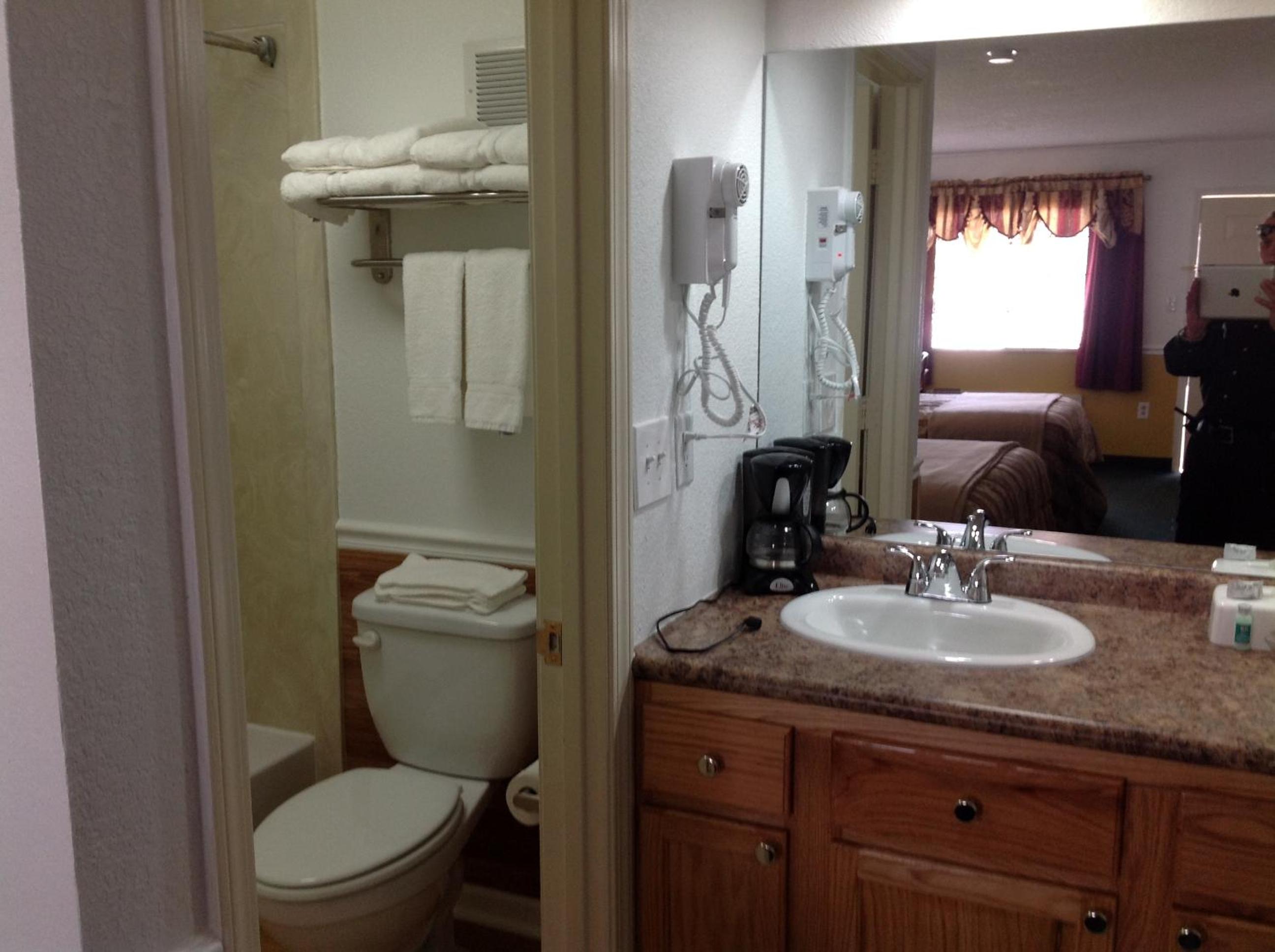 Hallmarc Inn & Suites of West Memphis 51/55