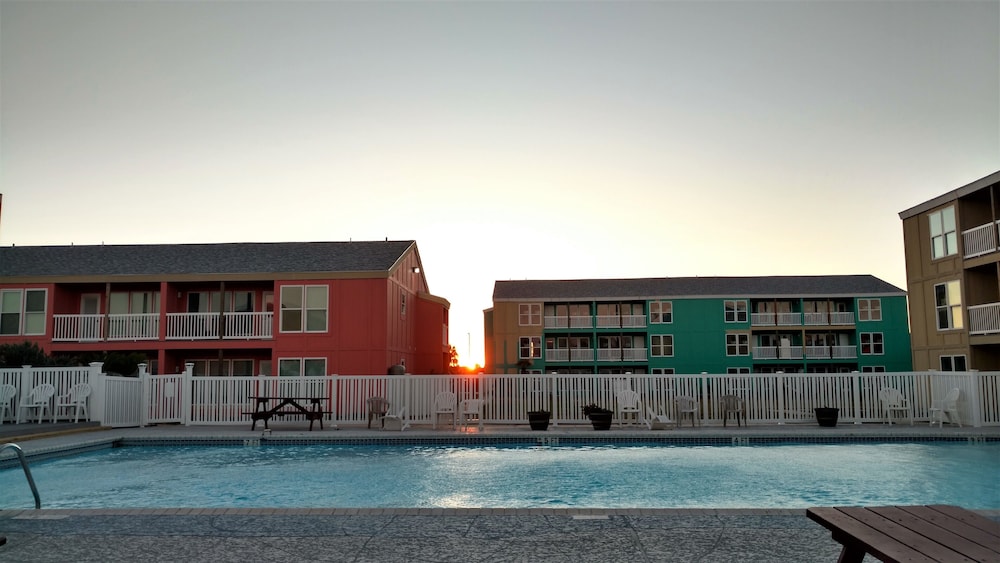Executive Keys Condominiums on the Beach 3/66