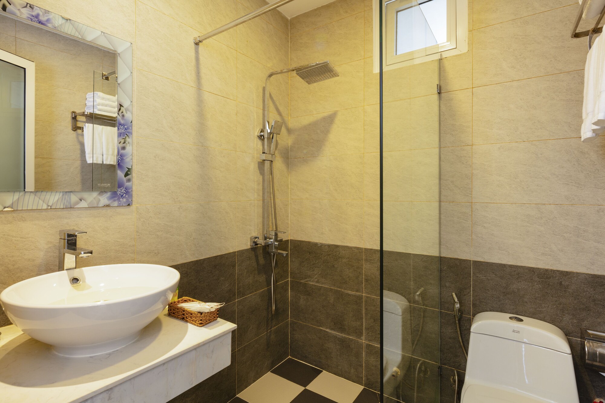 غرفة سوبيريور بسريرين منفصلين بإطلالة على البحر، Quang Vinh Hotel 7/10