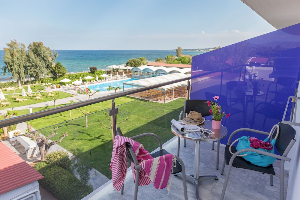 Golden Coast Hotel and Bungalows 52/75