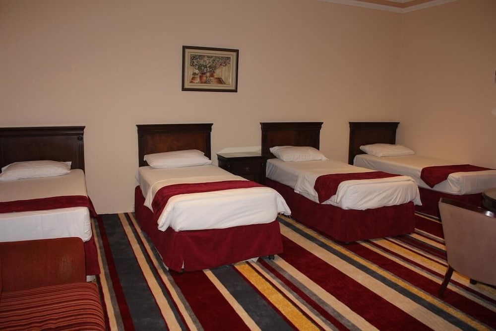 ROOM, QUADRUPLE