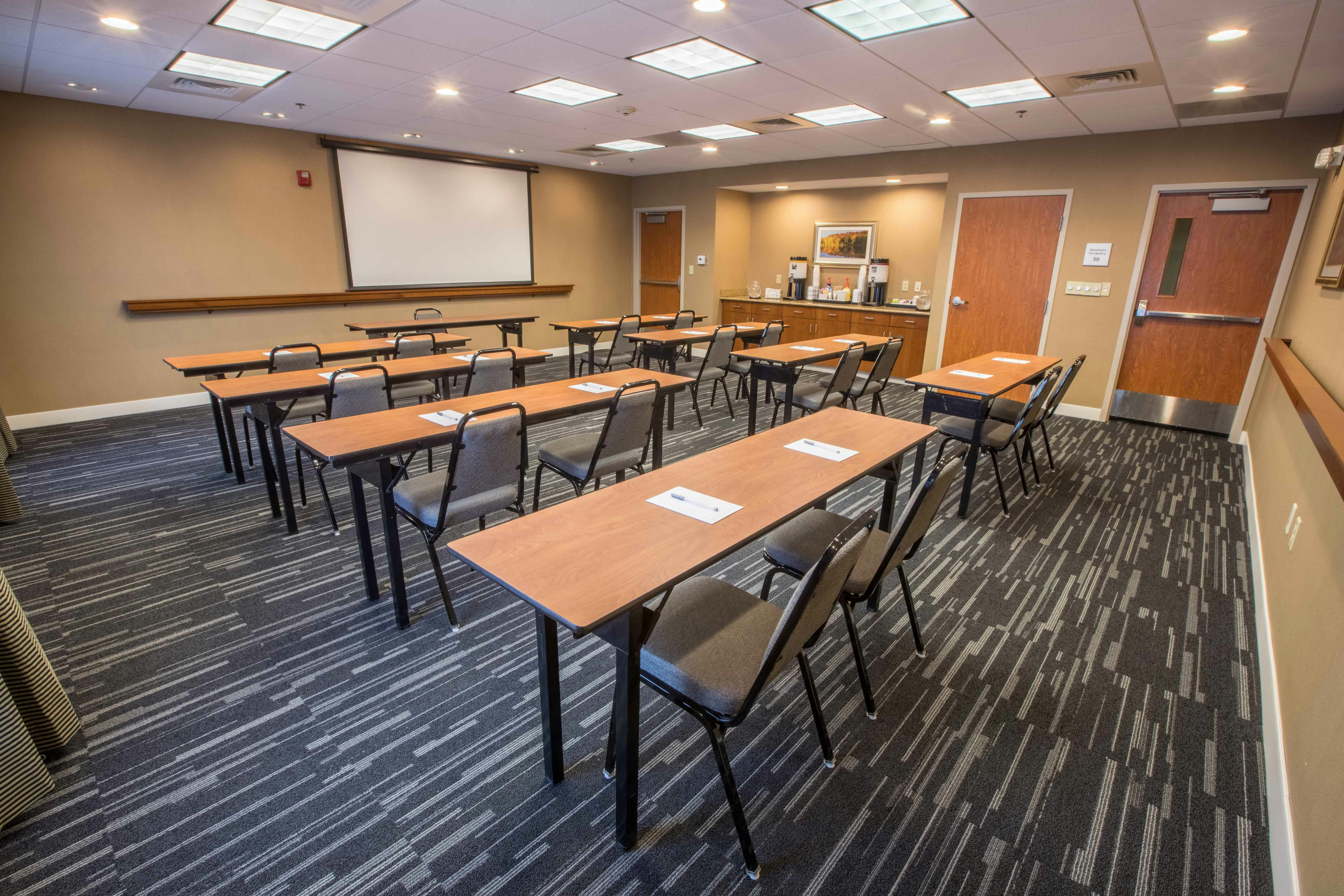 Hampton Inn & Suites Tilton 57/66