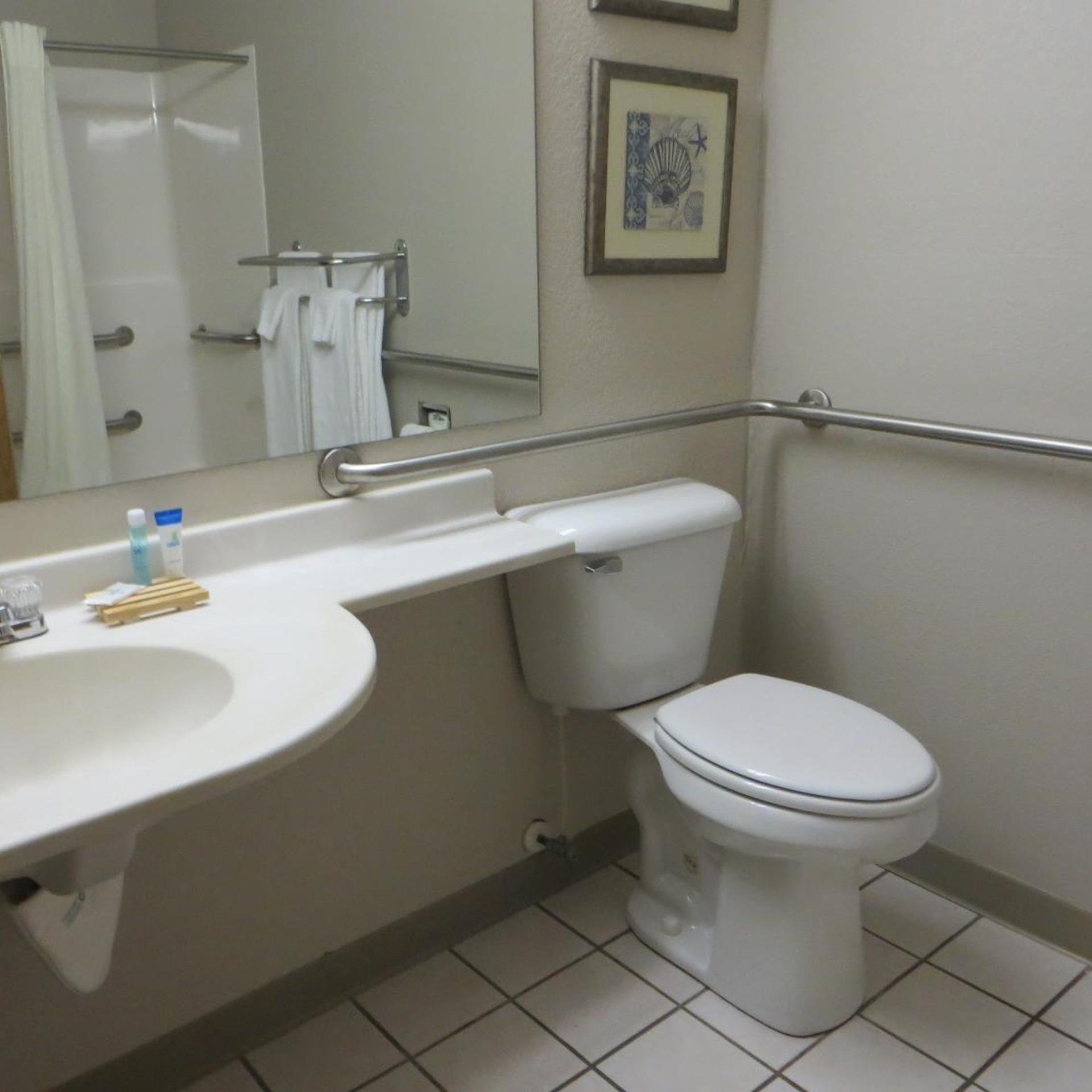 Patti's Inn & Suites 28/30
